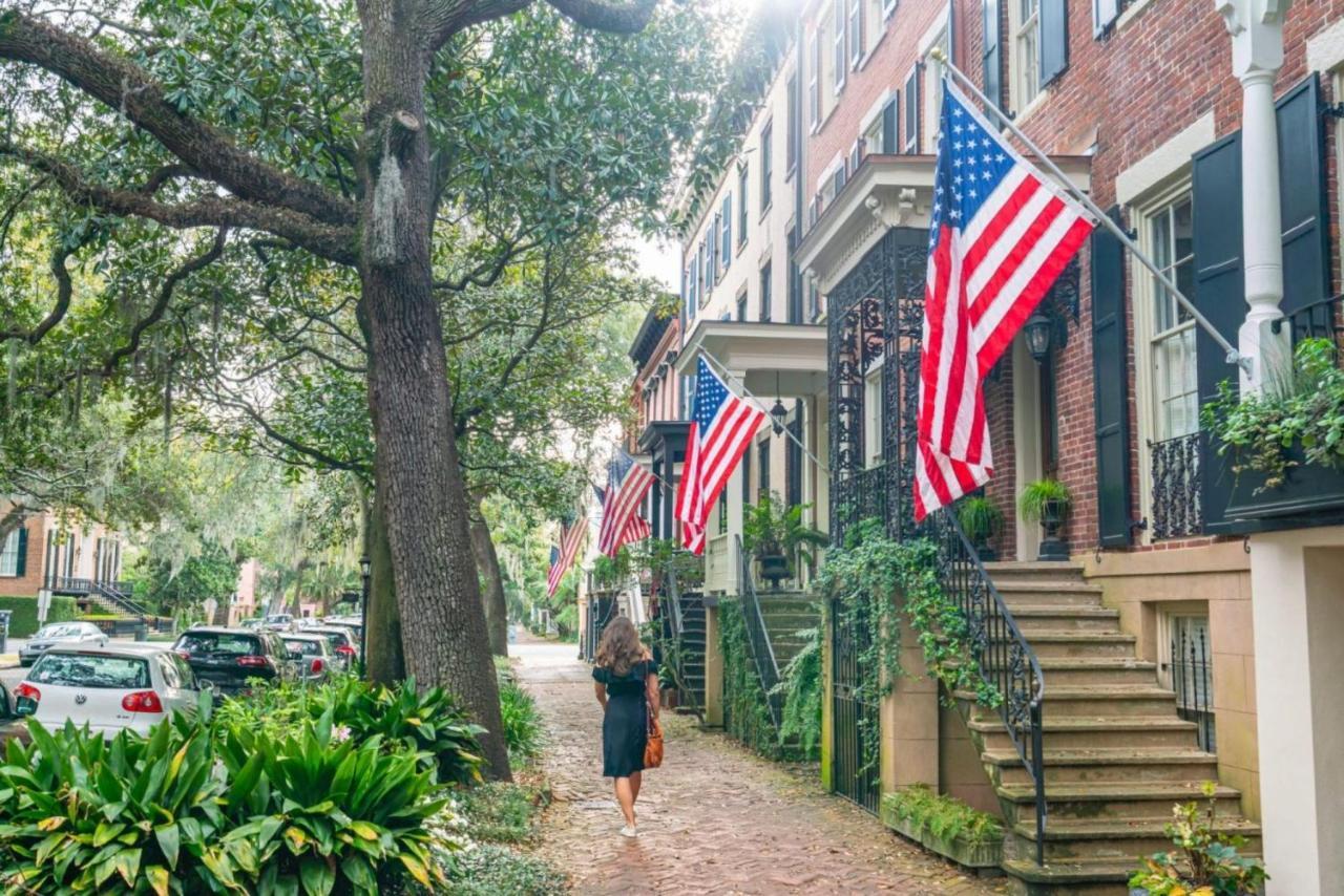 Walk Score 90!!-Historic Downtown District-2 Blocks To Famous Forsyth Park- Huge Private Patio-Private Parking Саванна Экстерьер фото