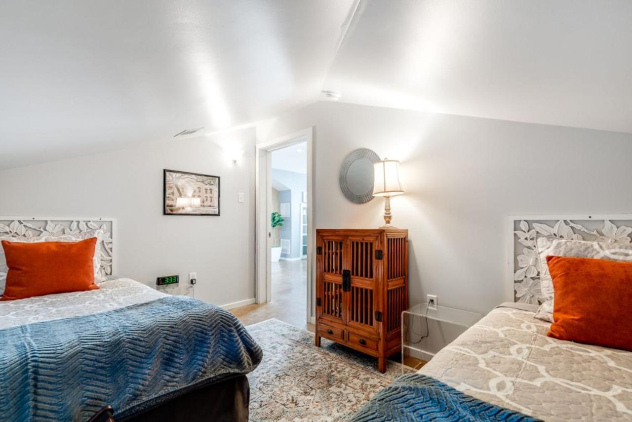 Walk Score 90!!-Historic Downtown District-2 Blocks To Famous Forsyth Park- Huge Private Patio-Private Parking Саванна Экстерьер фото