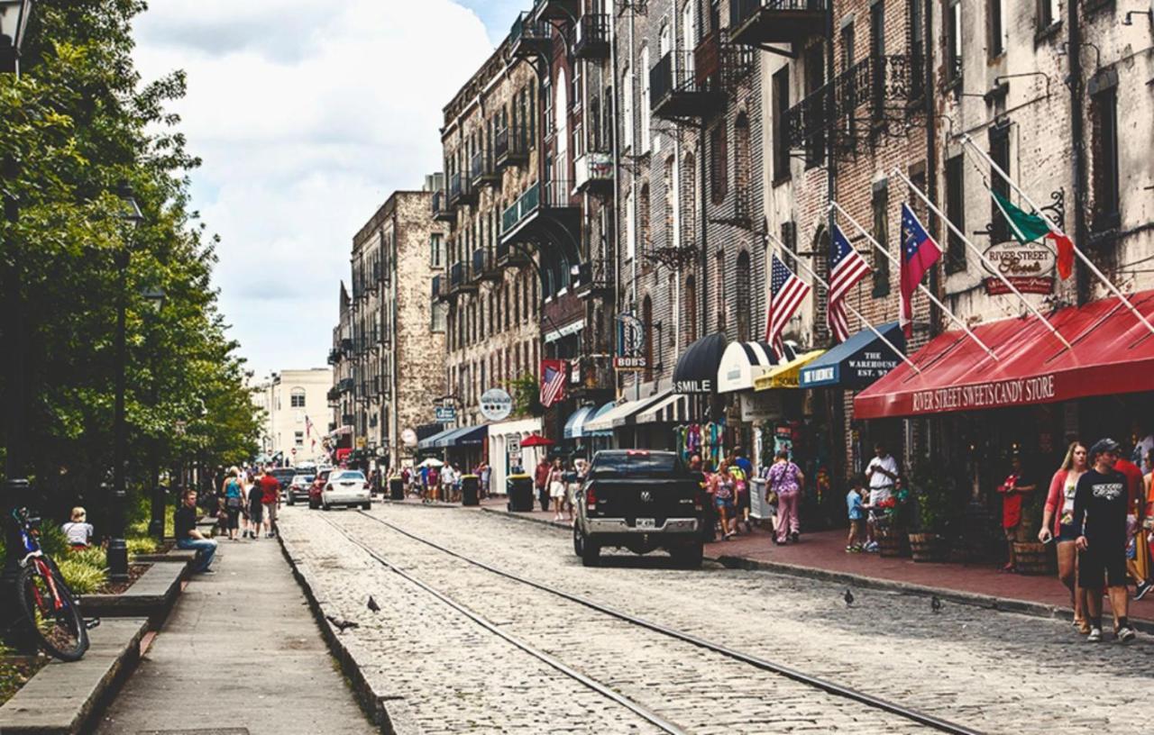 Walk Score 90!!-Historic Downtown District-2 Blocks To Famous Forsyth Park- Huge Private Patio-Private Parking Саванна Экстерьер фото