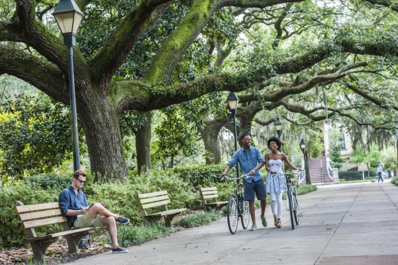 Walk Score 90!!-Historic Downtown District-2 Blocks To Famous Forsyth Park- Huge Private Patio-Private Parking Саванна Экстерьер фото